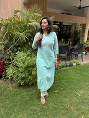 Women Embroidered Mal Cotton Kurti with Pant (Set of 2)
