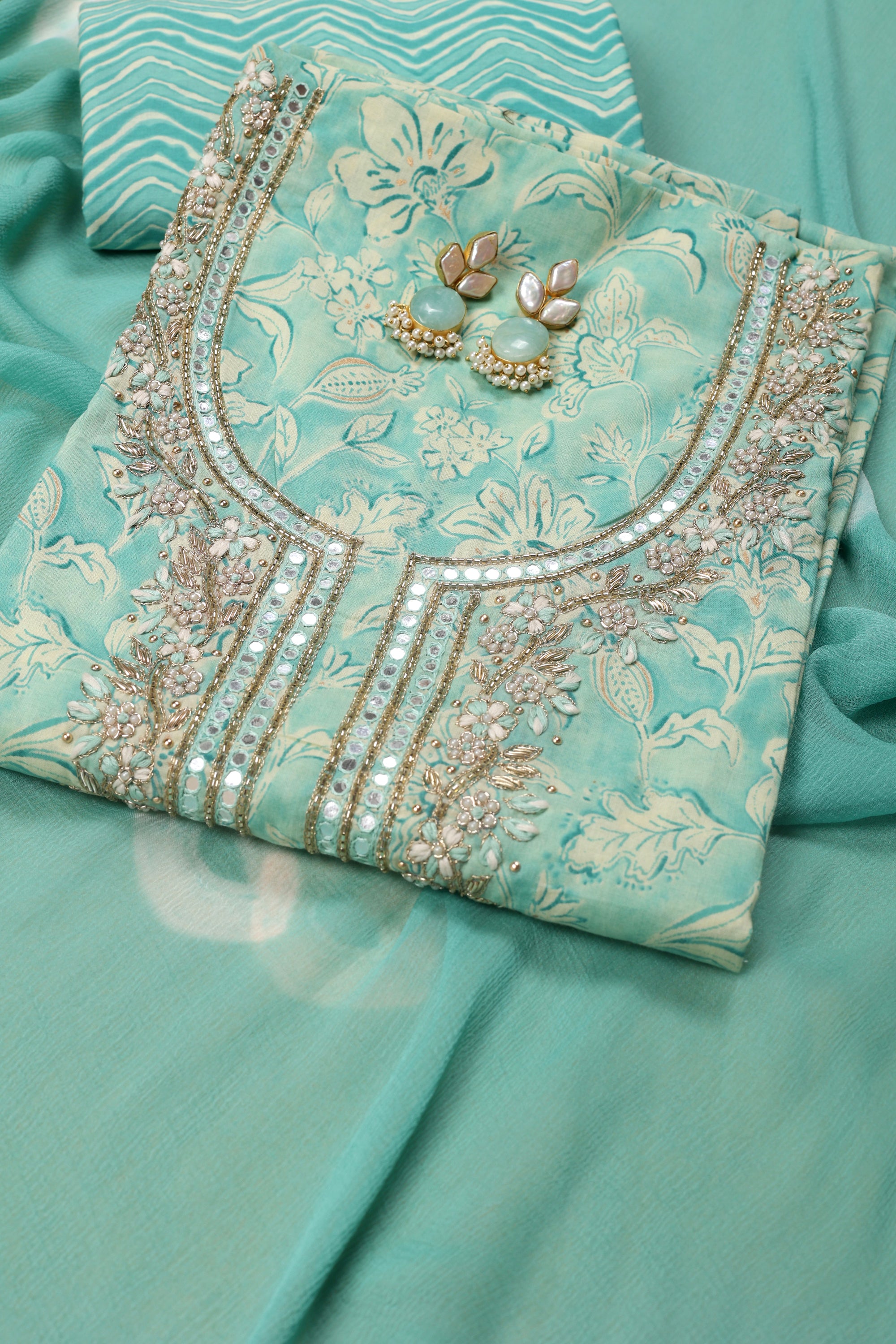 Cut Dana and Mirror Work Suit