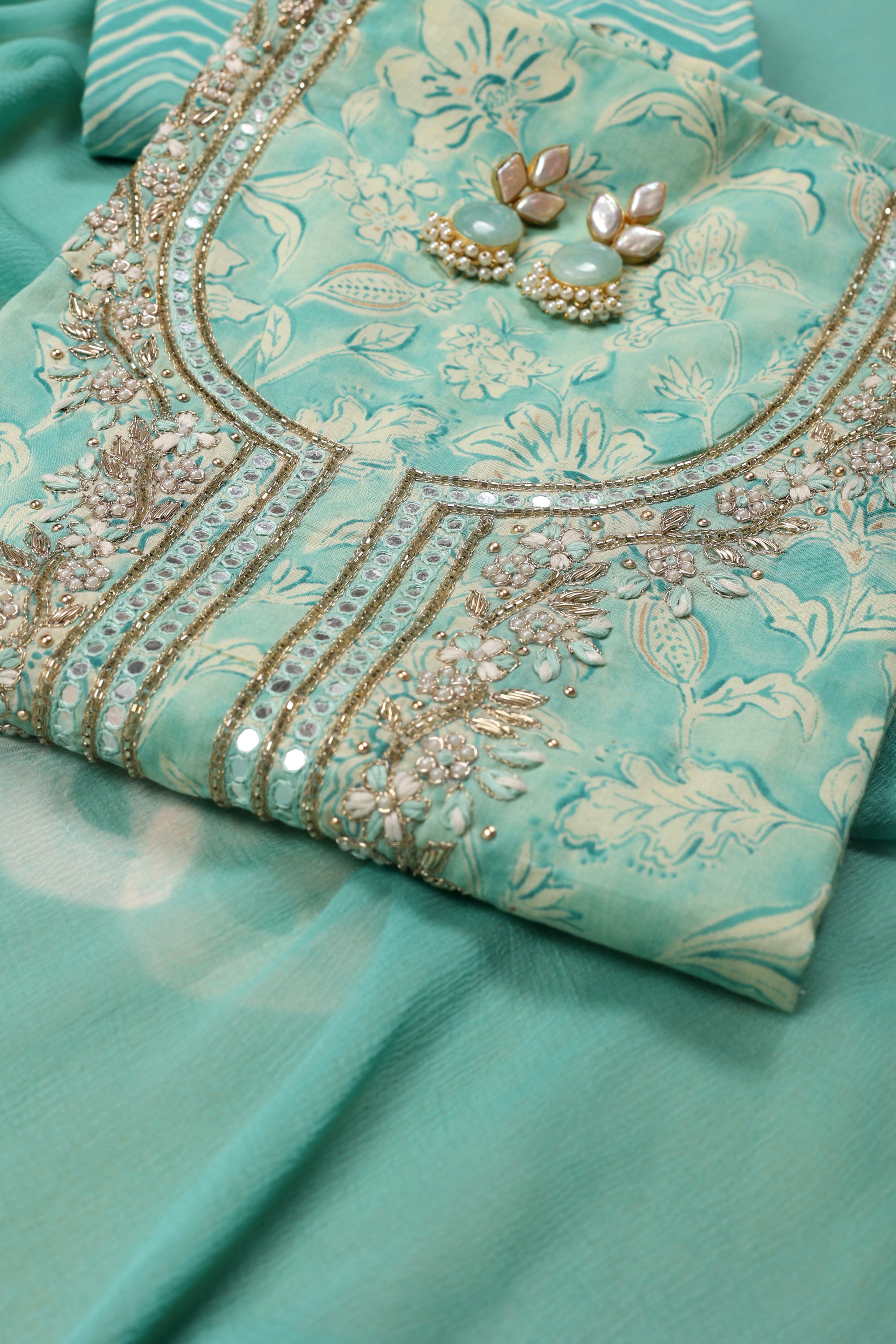 Cut Dana and Mirror Work Suit