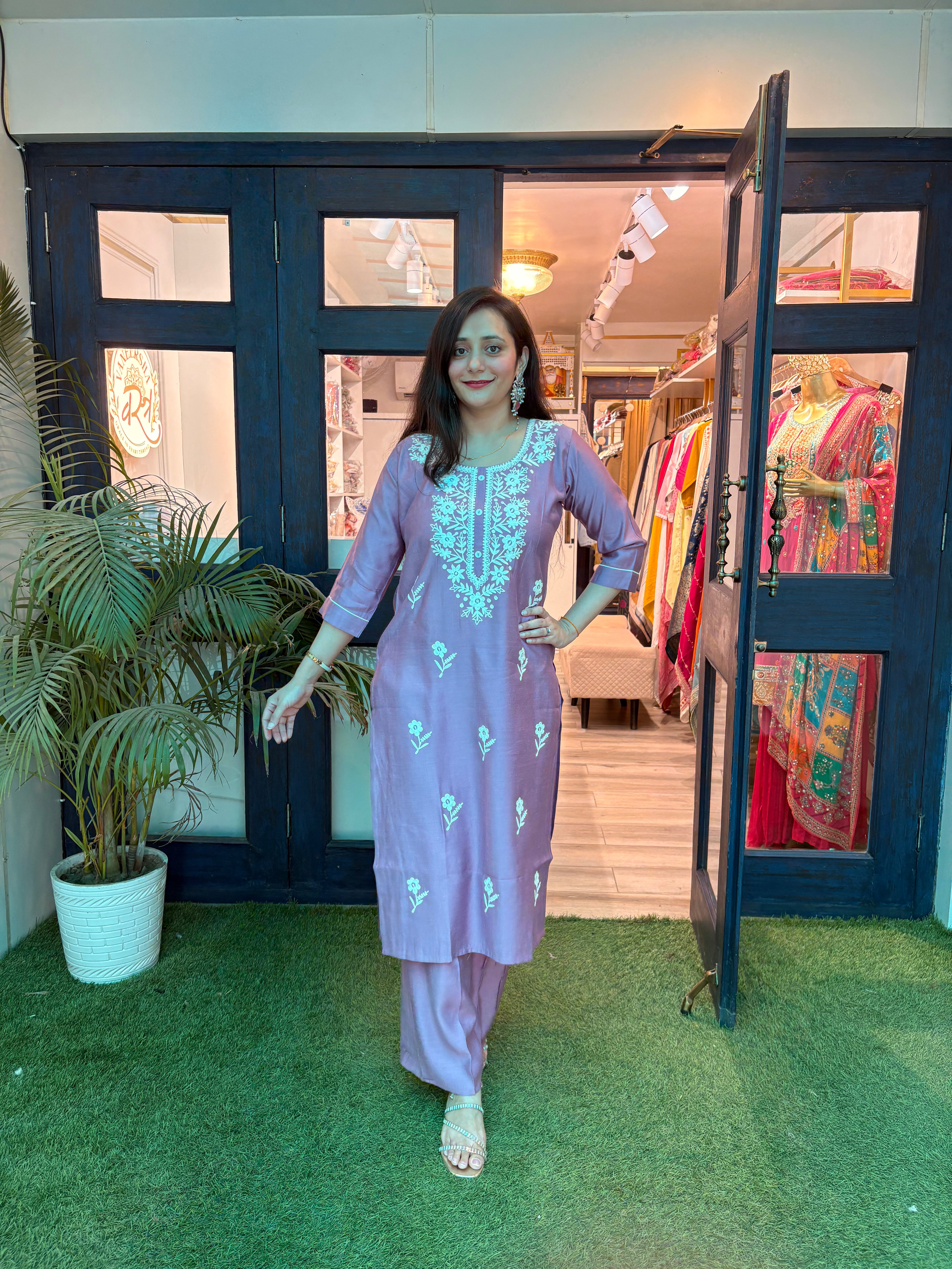 Women Embroidered Straight Fit Kurta With Pant (Set of 2)