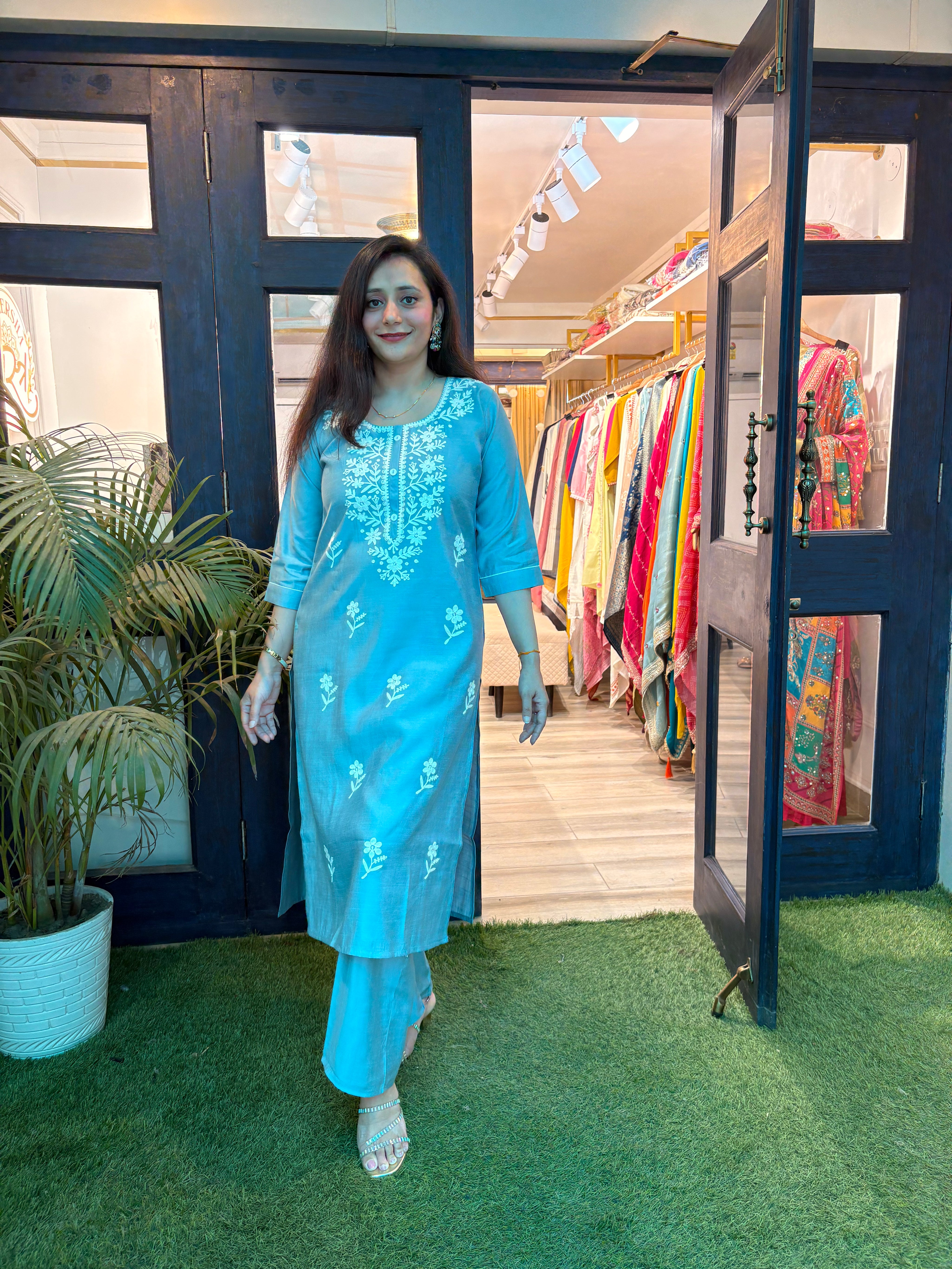 Women Embroidered Straight Fit Kurta With Pant (Set of 2)