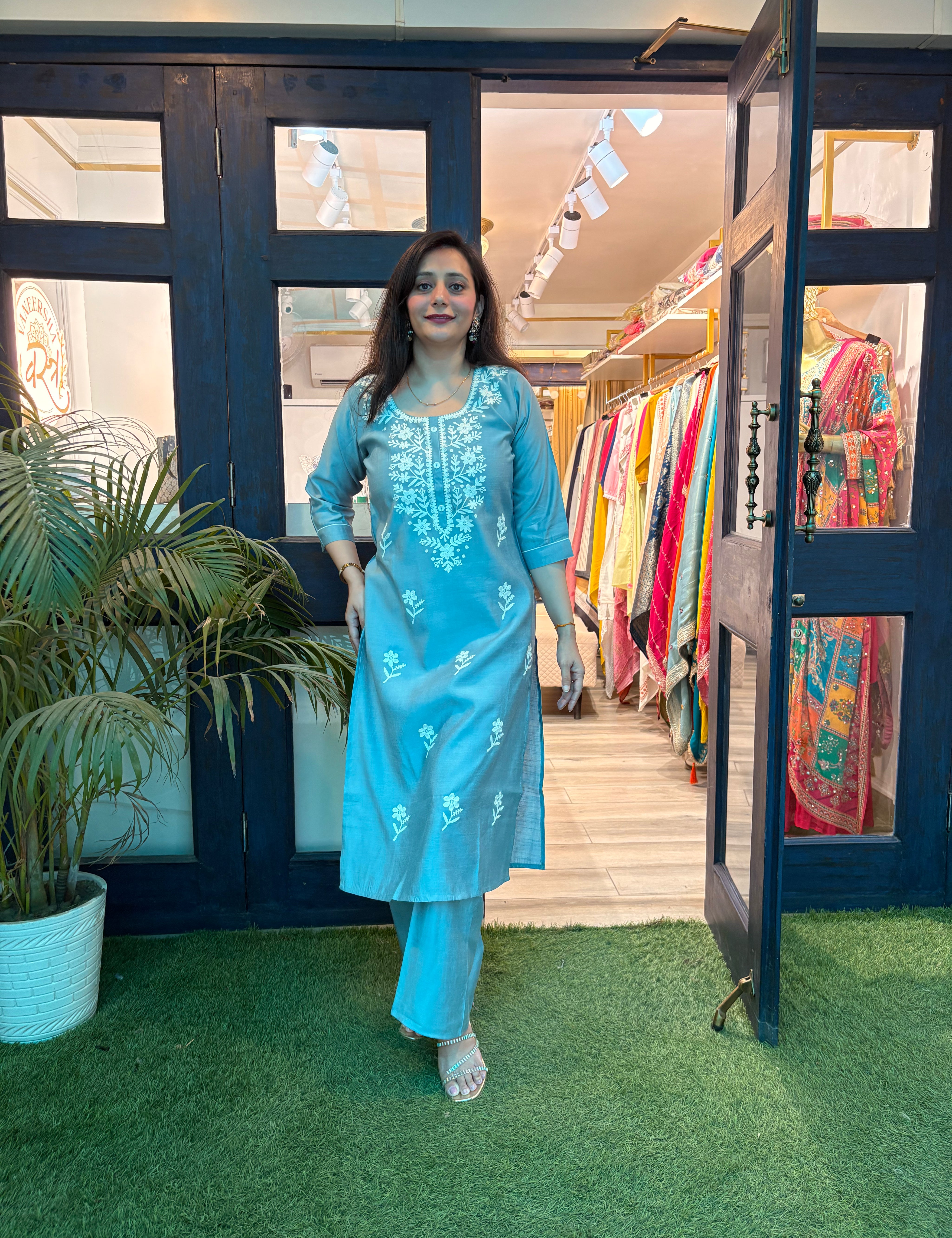 Women Embroidered Straight Fit Kurta With Pant (Set of 2)