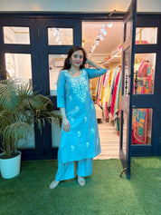 Women Embroidered Straight Fit Kurta With Pant (Set of 2)