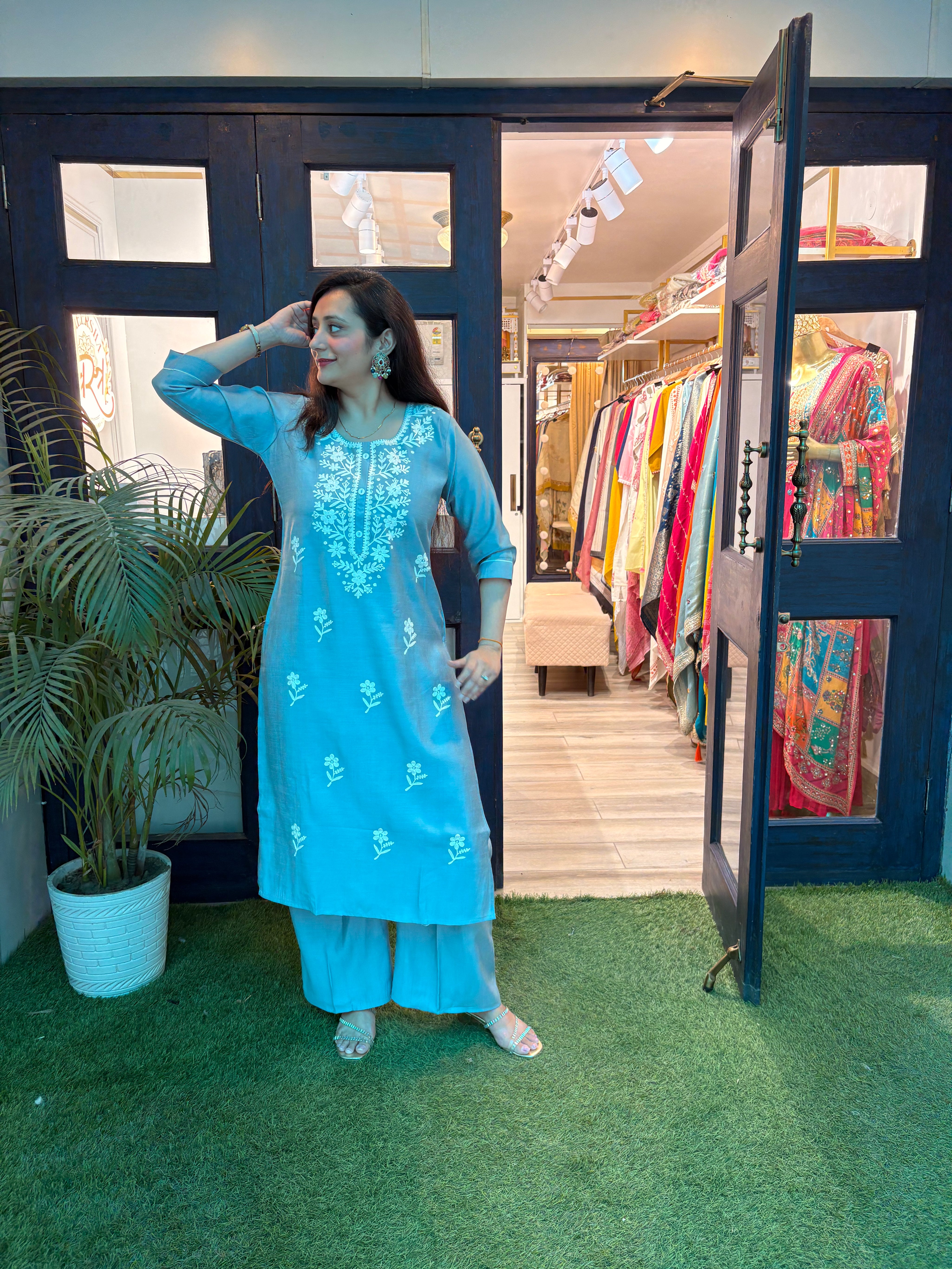 Women Embroidered Straight Fit Kurta With Pant (Set of 2)