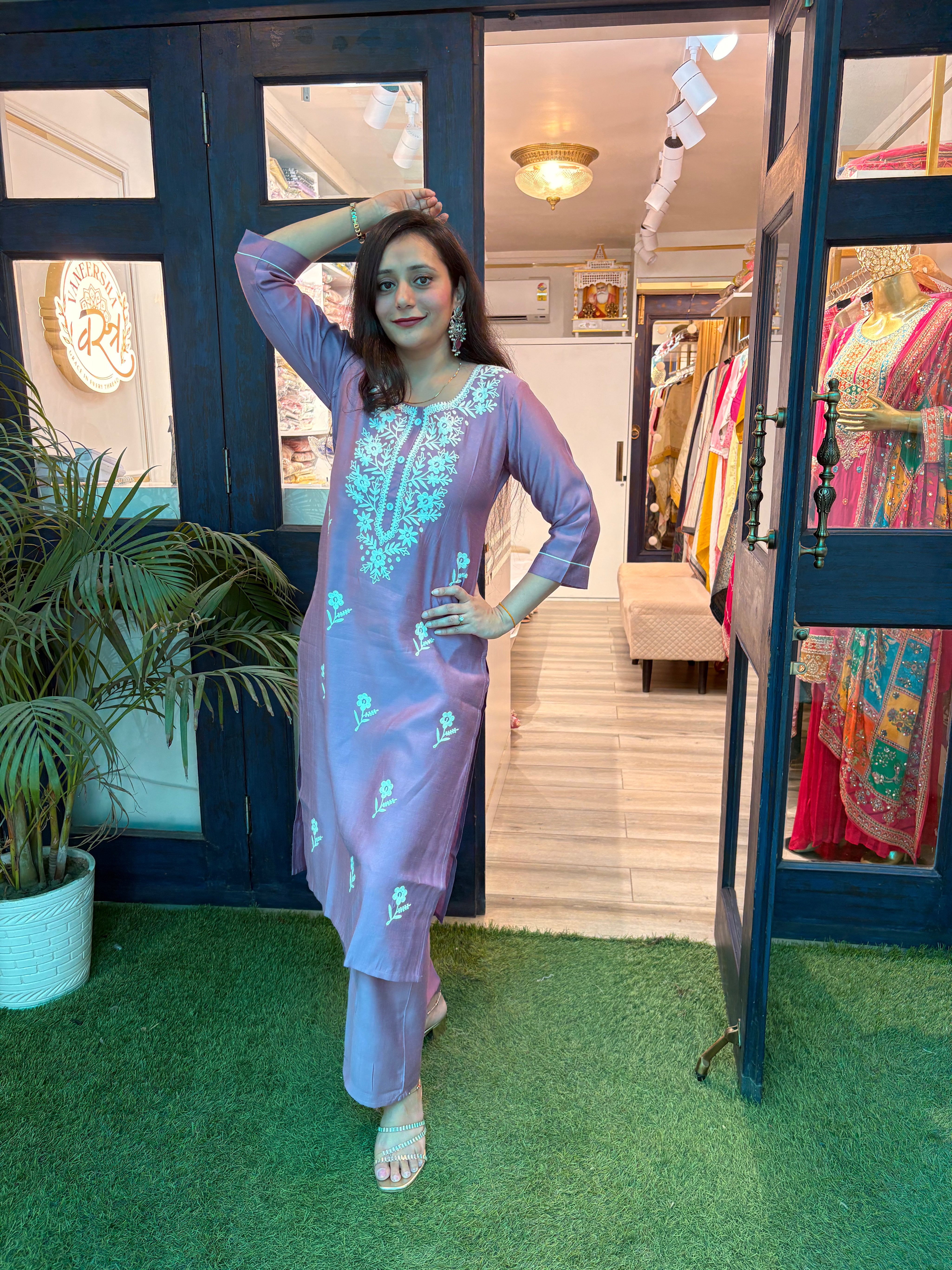 Women Embroidered Straight Fit Kurta With Pant (Set of 2)